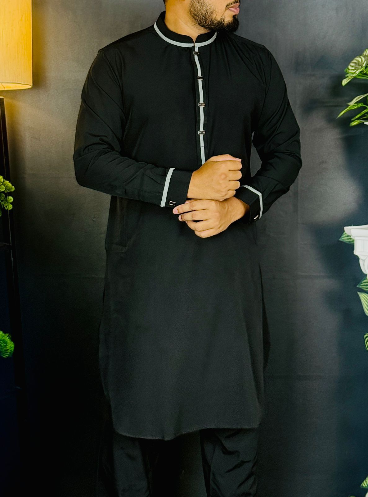 Contrast Kabli Set - Black